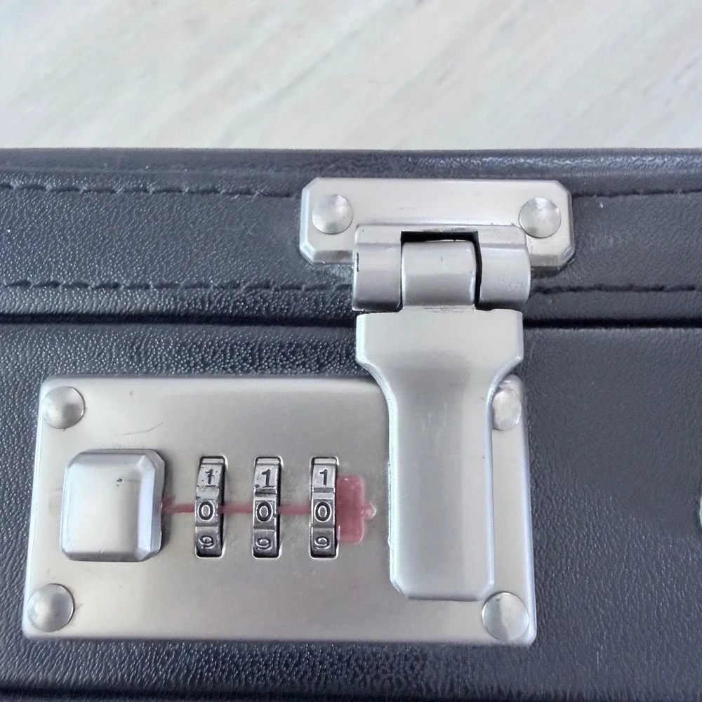 VNTG attaché Black Faux Leather Hard Shell Briefcase Case Combination Lock